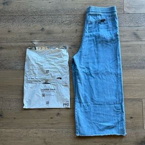 Wrangler women’s drawstring lightweight cropped wide leg jeans pants. Comfy!